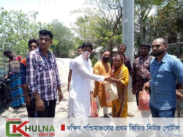 স্বেচ্ছাসেবক লীগ নেতা শেখ রেজার ইফাতার সামগ্রী পৌছে যাচ্ছে ঘরে ঘরে