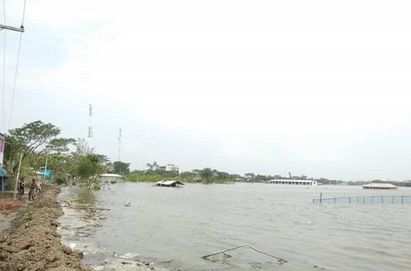 কয়রায় ঘূর্ণিঝড় আম্পানের তান্ডবে জনজীবন বিপর্যস্ত