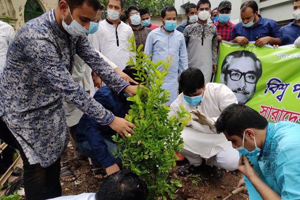 প্রাকৃতিক দুর্যোগ রোধে সারাদেশে ছাত্রলীগের বৃক্ষরোপণ