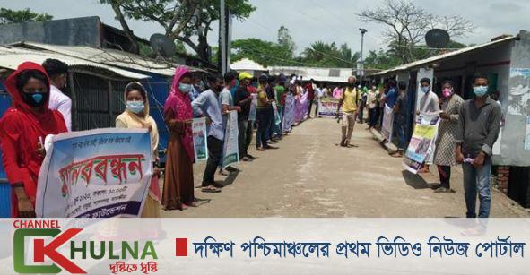 সাতক্ষীরার গাবুরায় টেকসই বেড়িবাঁধের দাবীতে মানববন্ধন