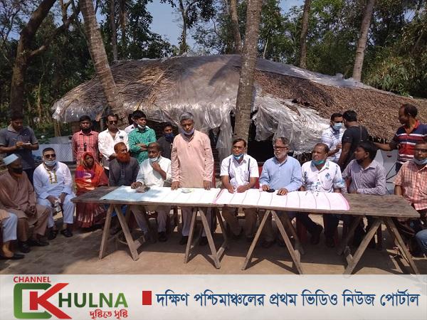 তালায় আম্পানে ক্ষতিগ্রস্ত দুইপরিবারের মাঝে তারেক রহমানের অর্থ প্রদান