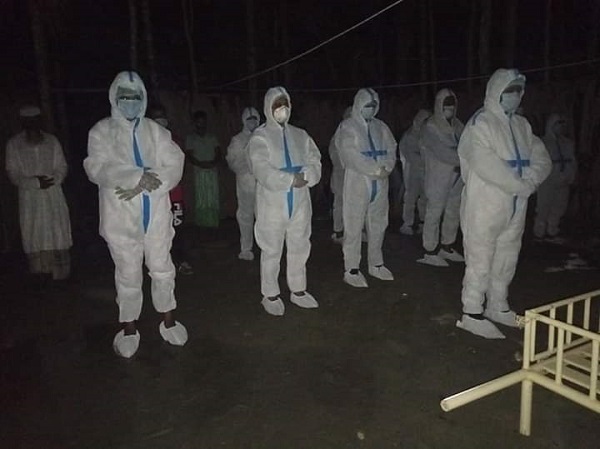 লাশের গোসল ও জানাজা পড়ালেন এসিল্যান্ড