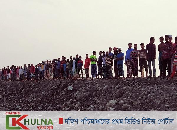 বলেশ্বর নদীর তীরবর্তী কুমারখালীতে ওয়াবদার বেরিবাঁধে অব্যবস্থাপনায় পানিবন্দি শত শত পরিবার