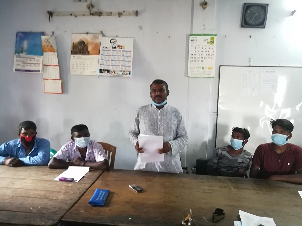 সমুদ্রে ঝড়ের কবলে পড়ে সুন্দরবনের খালে আশ্রয় নেয়া জেলে ট্রলারে লুটপাটের অভিযোগ