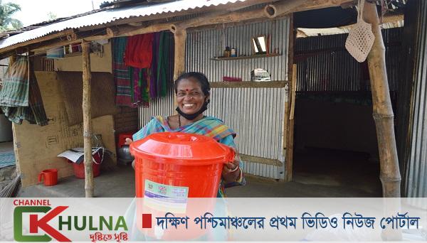 তালায় আম্পানে ক্ষতিগ্রস্তদের মাঝে উত্তরণের ত্রাণ সহায়তা