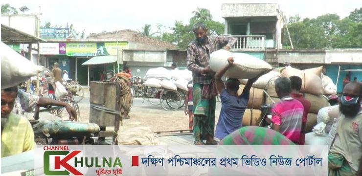 সরকারি গুদামে ধান দিতে অনাগ্রহী কৃষকরা