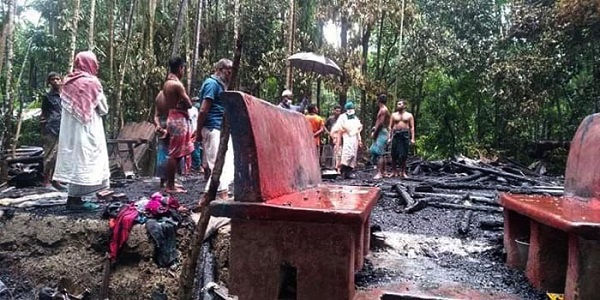 কাউখালীতে ব্যবসায়ির বসতঘর পুড়ে ছাই