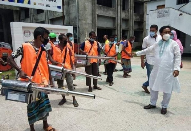 ডেঙ্গু প্রতিরোধে বাগেরহাটে মশক নিধন কার্যক্রমের উদ্বোধন