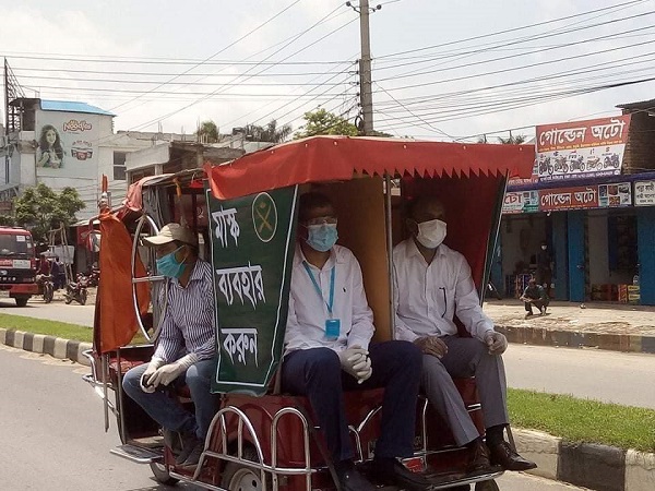 মাগুরায় সেনাবাহিনী ও জেলা প্রশাসনের উদ্যোগে অভিনব অটোরিকশার উদ্বোধন