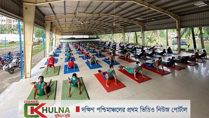 স্বাস্থ্য সুরক্ষায় ডিএমপি সদস্যদের যোগব্যায়াম অনুশীলন