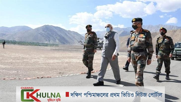 সীমান্তে উত্তেজনার মধ্যেই লাদাখ সফরে মোদী