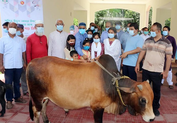 ঈদ-উল-আযহা উপলক্ষে দুস্থ ও এতিম শিশুদের মাঝে পশু বিতরণ