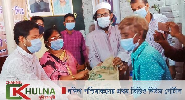 দাকোপে কৃষকের মাঝে ৭০০ কেজি বীজধান বিতরণ