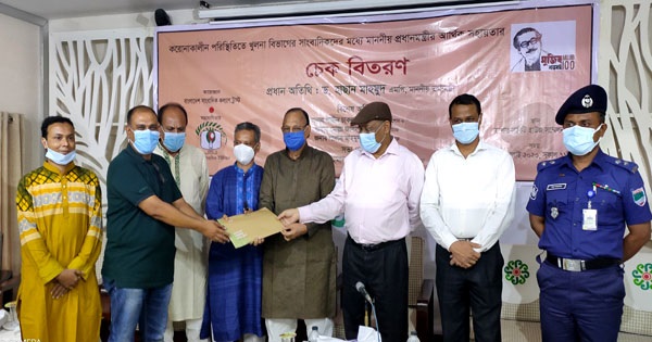 করোনাকালে খুলনা বিভাগের ৩৩৮ সাংবাদিক পেলো প্রধানমন্ত্রীর সহায়তা