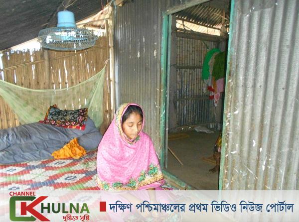 মাগুরায় বিয়ের দাবীতে ৪ দিন ধরে প্রেমিকের  বাড়িতে অনশন প্রেমিকার