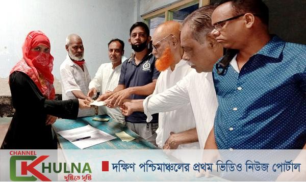 আল ফালাহ একাডেমি স্কুলের শিক্ষকদের মাঝে প্রধানমন্ত্রী শেখ হাসিনা প্রদত্ত অনুদানের চেক বিতরণ