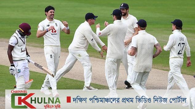 ওল্ড ট্রাফোর্ডে বিপদে ক্যারিবিয়ানরা