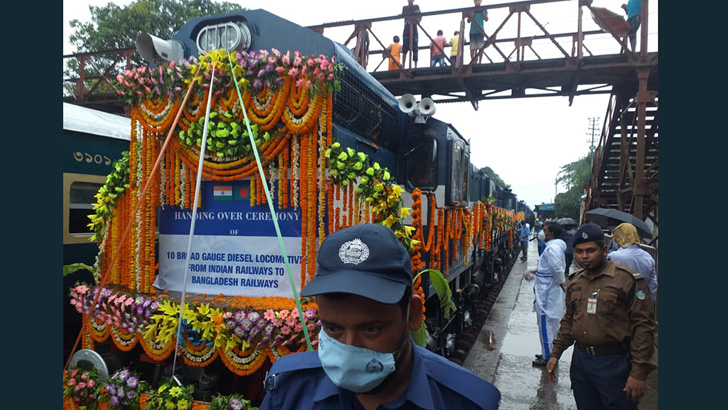 ভারতের ঈদ উপহার ১০টি ব্রডগেজ রেলইঞ্জিন বাংলাদেশে