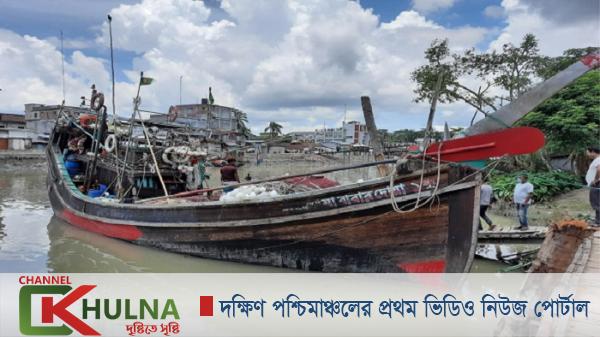 শরণখোলায় ১৮ মণ ইলিশসহ ট্রলার  আটক