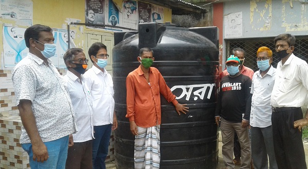 মোড়েলগঞ্জে অস্বচ্ছল মুক্তিযোদ্ধা পরিবারকে পানির ট্যাংক বিতরণ