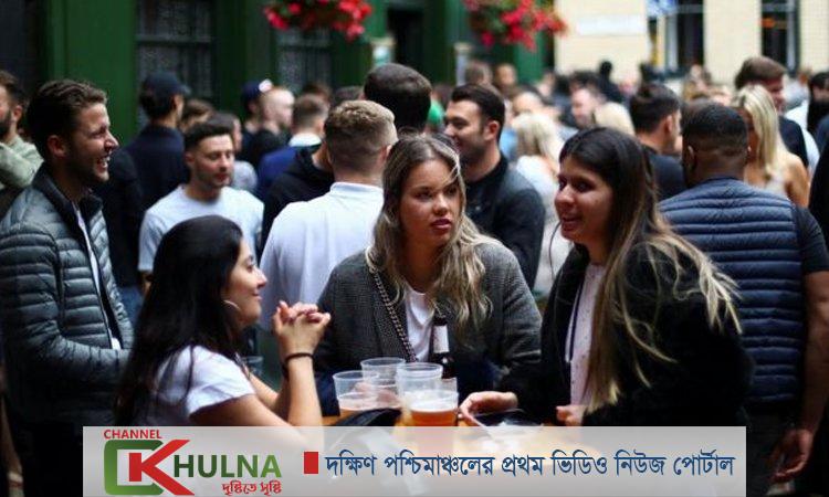 মদ খেয়ে সামাজিক দূরত্ব রাখা অসম্ভব: পুলিশ