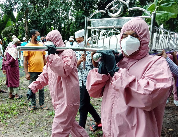 বীর মুক্তিযোদ্ধার দাফনে কোয়ান্টাম ফাউন্ডেশন গোপালগঞ্জ সেল