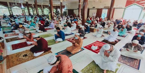 খুলনায় ঈদের জামাত অনুষ্ঠিত