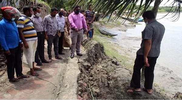 পাইকগাছার কপোতাক্ষ নদের ভাঙ্গনে বিলীন হচ্ছে ঘরবাড়ী রাস্তাঘাট গাছপালা সহ ফসলি জমি