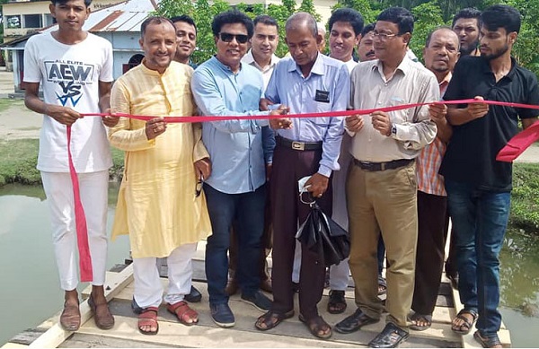 নিজস্ব অর্থায়নে ভাটখালী বাজারে কাঠের পোল নির্মাণ করেছে পুটিখালী উন্নয়ন সংগ্রাম সমন্বয় কমিটি