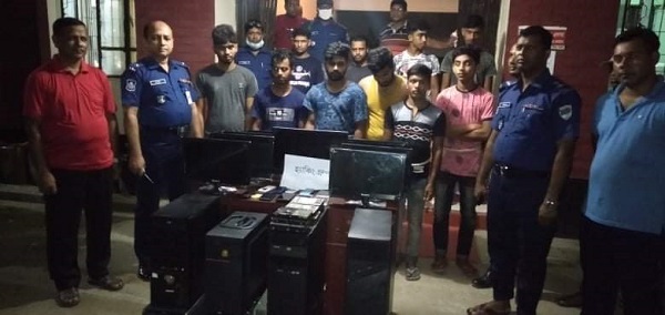 মাগুরার শ্রীপুরে প্রতারক চক্রের ১০ সদস্য গ্রেফতার