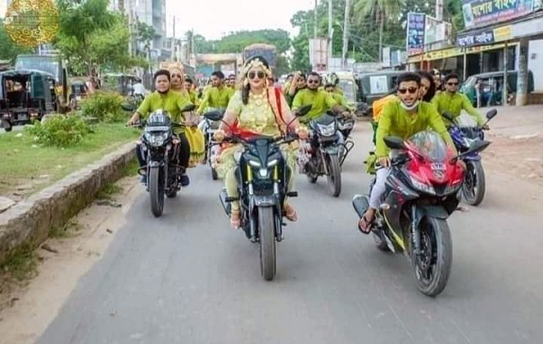 যশোরে গায়ে হলুদে কনের মটোরসাইকেল শোভাযাত্র : বিরুপ প্রতিক্রিয়া যশোরবাসীর
