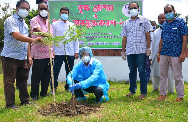 কুয়েট শিক্ষক সমিতির আয়োজনে বৃক্ষরোপণ ও মৎস অবমুক্তকরণ কর্মসূচি পালিত