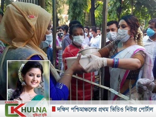 অসচ্ছল শিল্পীদের জন্য এফডিসিতে পরীমনি’র কোরবানি