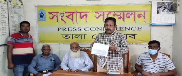 তালায় লুৎফর নিকারীর মৃত্যুর ঘটনায় ভাইস চেয়ারম্যানকে জড়িয়ে ষড়যন্ত্রের প্রতিবাদে সংবাদ সম্মেলন