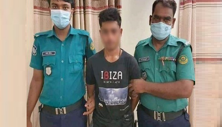নারীর সামনে নগ্ন হয়ে অশ্লীল অঙ্গভঙ্গি-হুমকি, কিশোর আটক