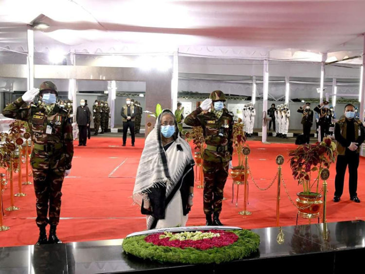 জাতির পিতার প্রতিকৃতিতে প্রধানমন্ত্রীর শ্রদ্ধা