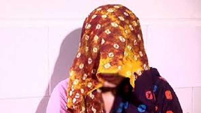 ঈদের দিনে বিয়ের দাবিতে প্রেমিকের বাড়িতে প্রেমিকার অনশন