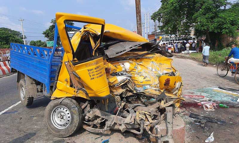 ধামরাইয়ে বাস-পিকআপ ভ্যানের সংঘর্ষ, নিহত ৩