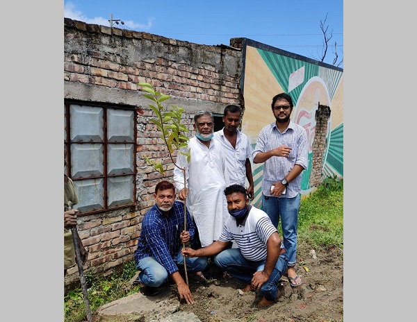 আহসানিয়া মিশন হাফিজিয়া মাদ্রাসা ও এতিমখানায় বৃক্ষরোপণ করেন গ্লোবাল খুলনার আহবায়ক