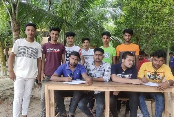 ফুলতলা এম,এম,কলেজ ছাত্রলীগের উদ্দ্যোগে ভর্তি ফরম বিতরণ