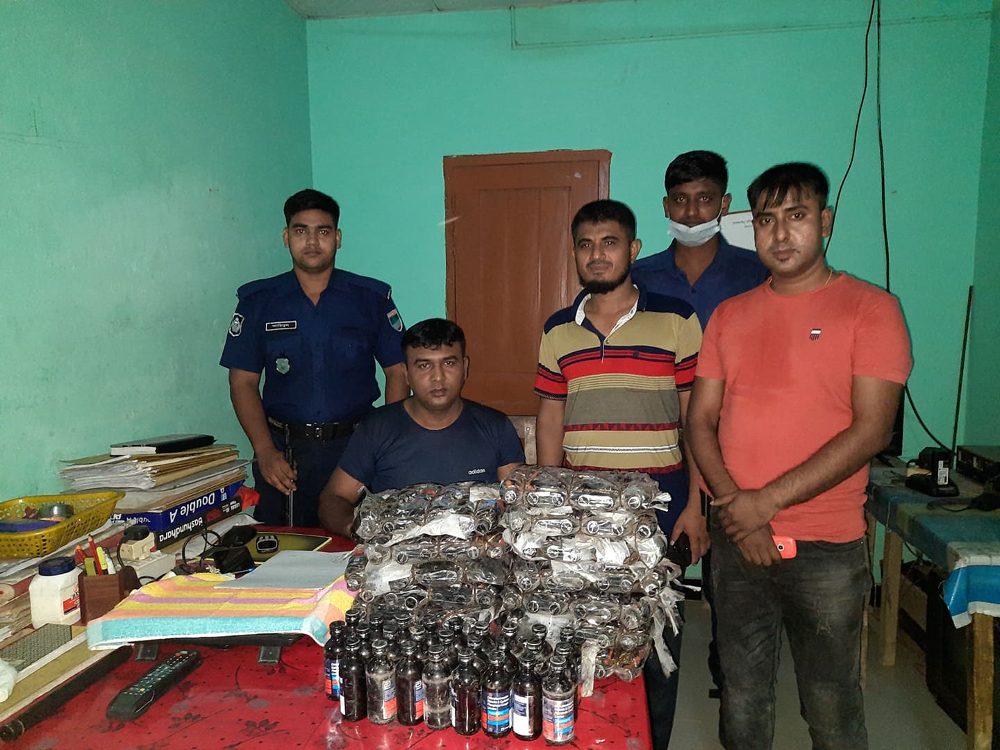 মাগুরায় ১৮২ বোতল ফেন্সিডিল আটক