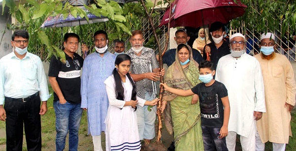 নগরীর সোনাপোতা মাধ্যমিক বিদ্যালয়ে বৃক্ষরোপণ ও মতবিনিময় সভা অনুষ্ঠিত