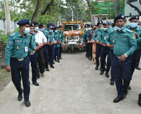 অনন্য ভালোবাসায় সিক্ত হলেন কেএমপি’র বিদায়ী পুলিশ কমিশনার খন্দকার লুৎফুল কবির