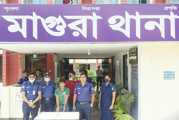 মাগুরায় স্বর্ণের দোকানে চুরি এক চোরকে আটক করেছে সদর থানা পুলিশ