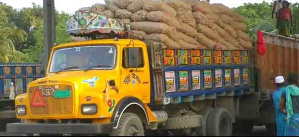 দাম বৃদ্ধি ঠেকাতে পেঁয়াজ রফতানি বন্ধ করে দিয়েছে ভারত