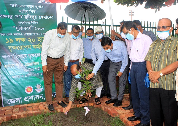 মুজিববর্ষ উপলক্ষে মৎস্যমন্ত্রীর বৃক্ষরোপণ