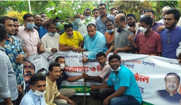 পাইকগাছা সরকারি কলেজ প্রাঙ্গণে যুবলীগের বৃক্ষরোপন কর্মসূচি উদ্বোধন করেন এমপি বাবু