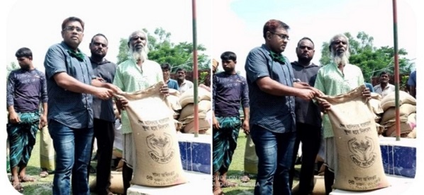 পাইকগাছায় প্রধানমন্ত্রীর প্রদত্ত চাউল ৪৮৫ জেলে পরিবারের মাঝে বিতরন