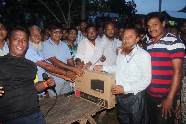 মোল্লাহাটে ৪ দলীয় ফুটবল টুর্ণামেন্ট অনুষ্ঠিত হয়েছে