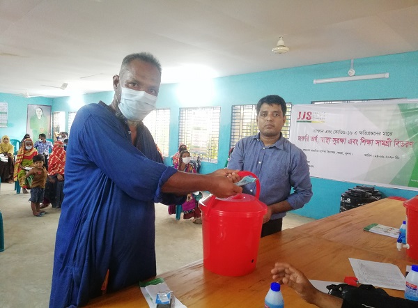 কয়রায় আম্পান ও করোনায় ক্ষতিগ্রস্থদের মাঝে জেজেএস এর ত্রানসামগ্রী বিতরন